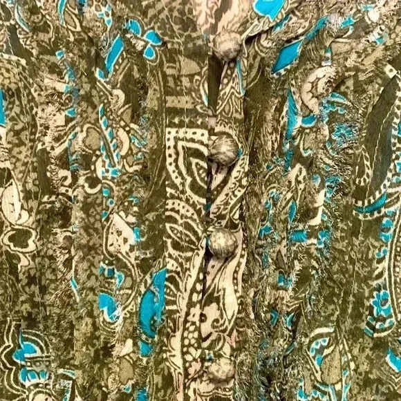 Banana Republic semi sheer tunic with pintucks and fabric buttons, 3/4 sleeves - Picture 4 of 6